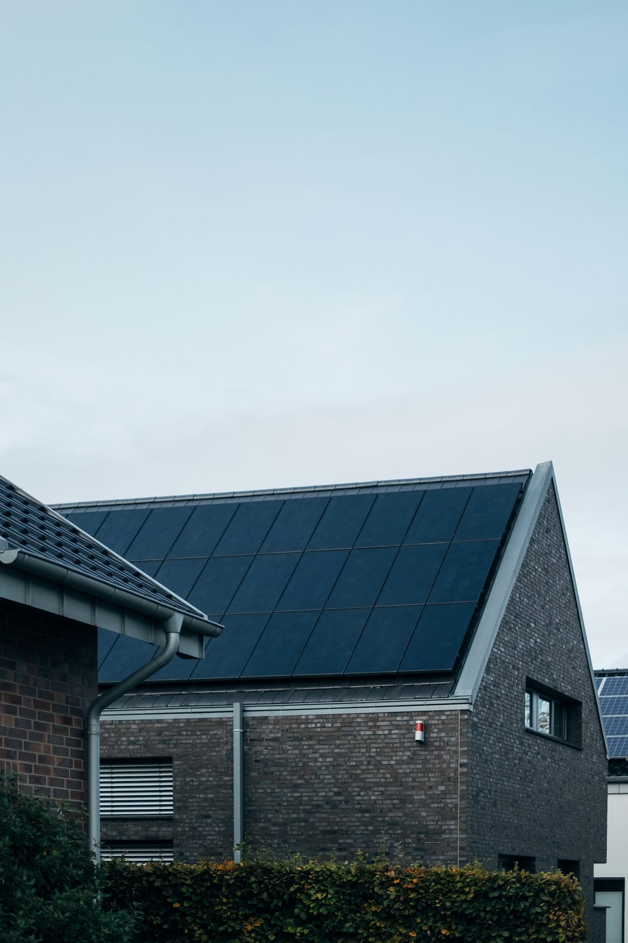 Photovoltaik-Anlage und Wärmepumpe – nachhaltige Hausenergie – strom & wärme